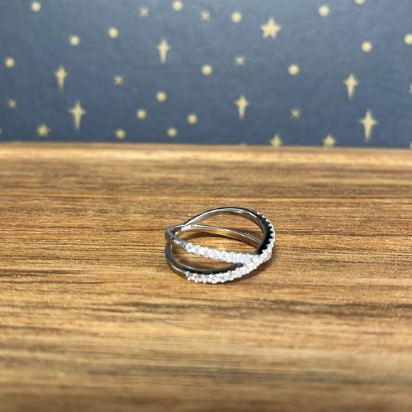 .925 Sterling Silver and CZ ring 💎 - Picture 2 of 4